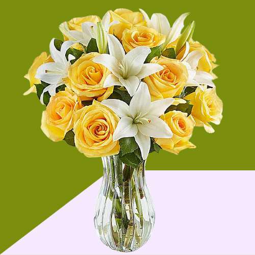Splendid Arrangement of Roses n Lilies in Vase