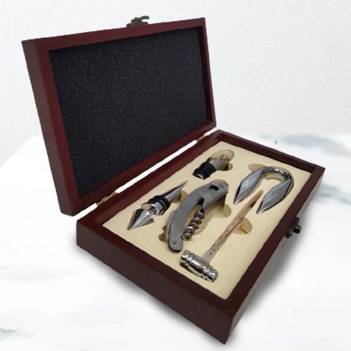 Impressionable 5 Pc Wine Accessory Gift Set